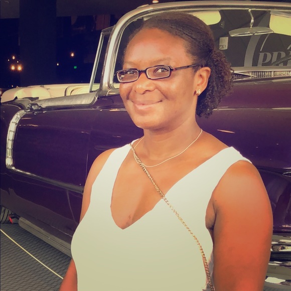 Meet your Posher, yvie b - Picture 1 of 1